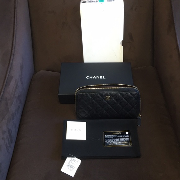 CHANEL Handbags - Chanel cambon gusset zip wallet. Black